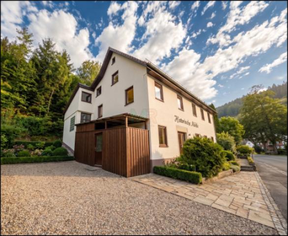 Seitenansicht Haus, Staging