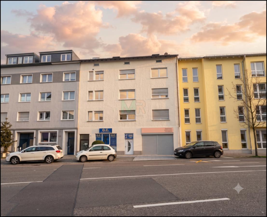 Vorderansicht Haus, Staging