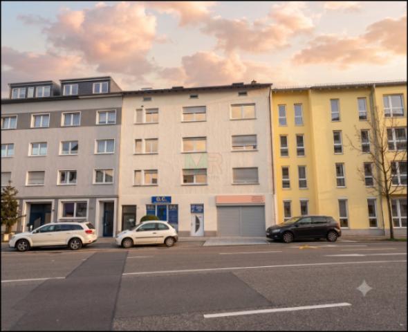 Vorderansicht Haus, Staging