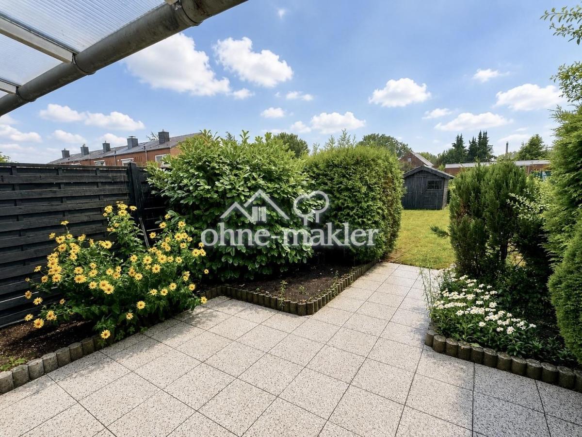 Blick auf Terrasse und Garten