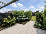 Blick auf Terrasse und Garten