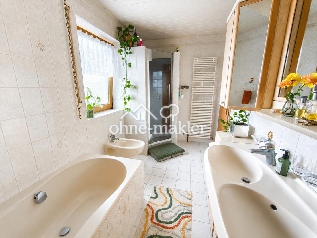 Badezimmer mit Dusche