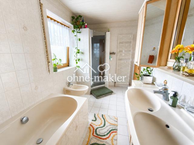 Badezimmer mit Dusche