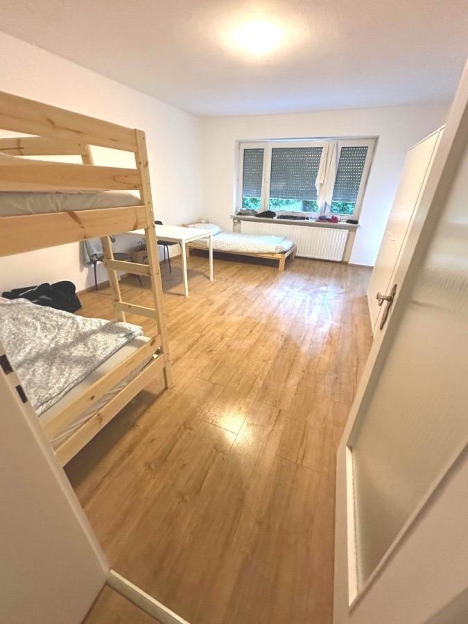 Schlafzimmer 1