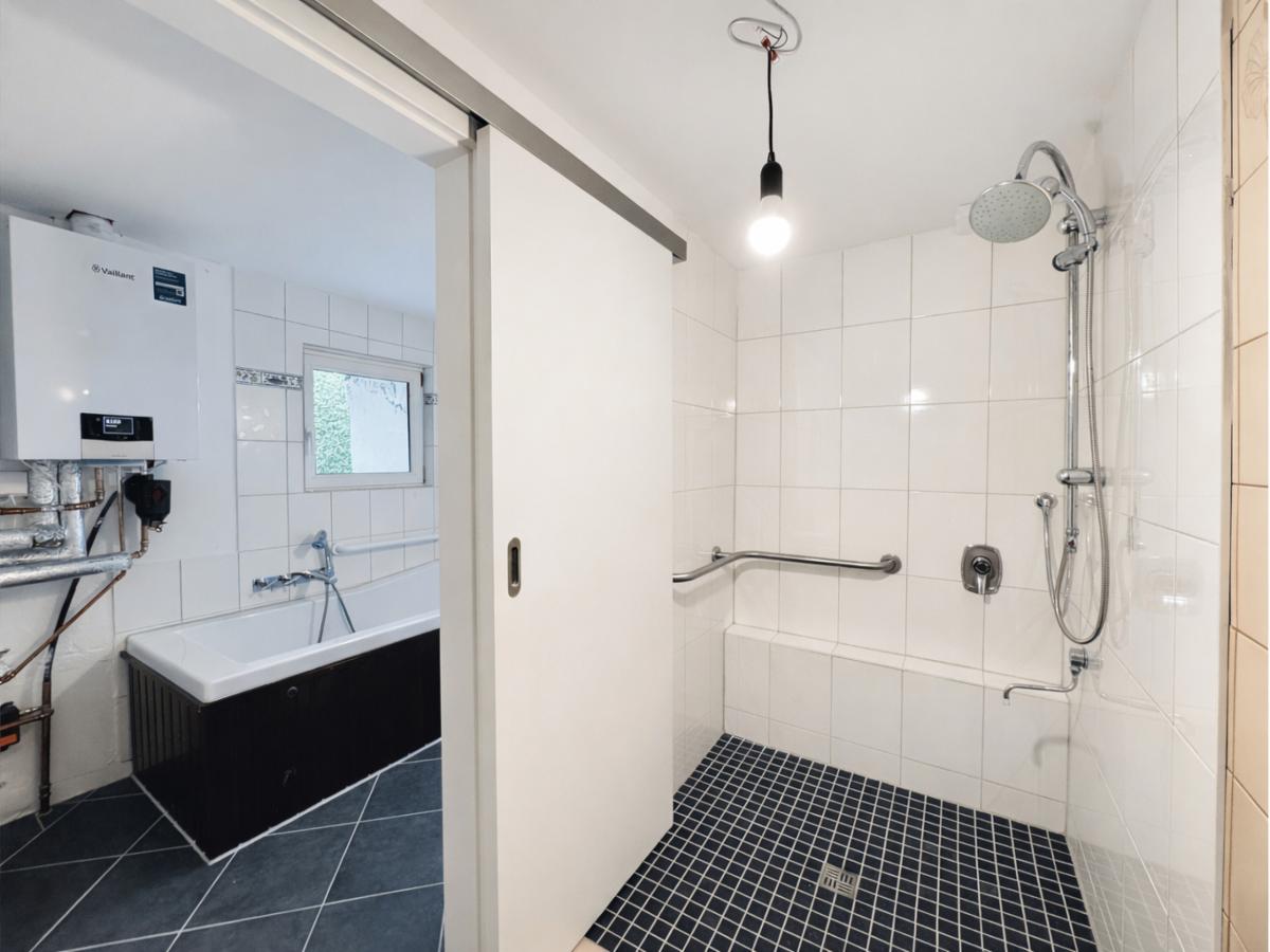 EG Wannenbad + separate Dusche