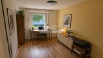 Arbeitszimmer KI-möbliert