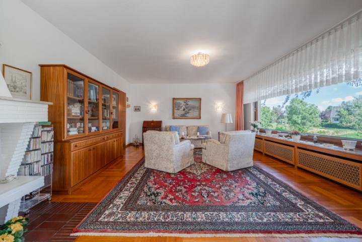 Ansicht Wohnzimmer mit Kamin 