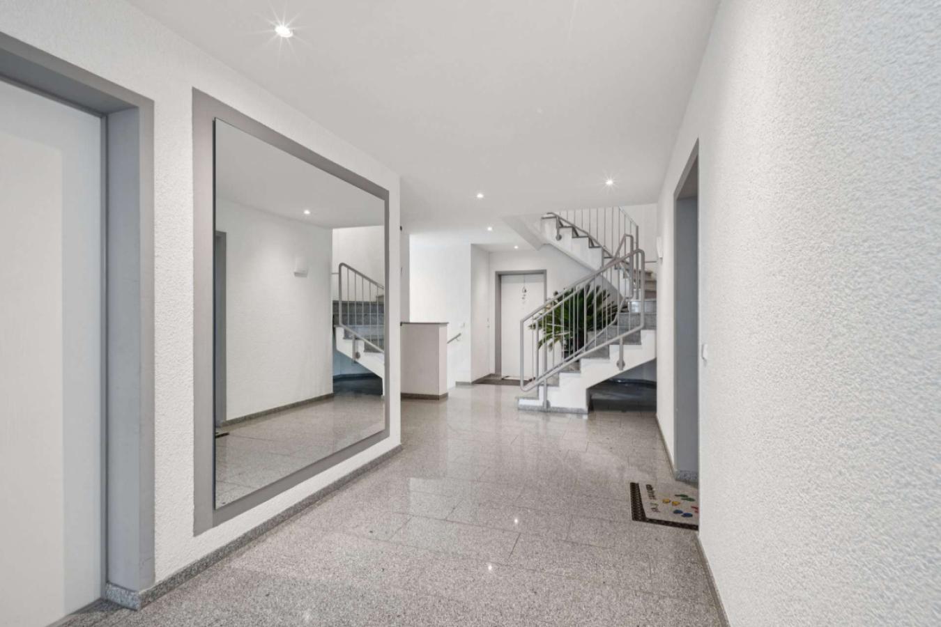 Hausflur Penthouse Wiesbaden (2)