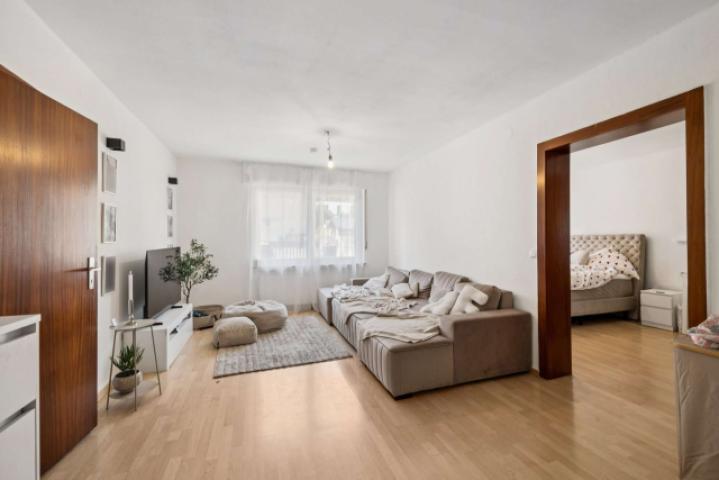 Wiesbaden Rambach Hinterhaus 1. OG