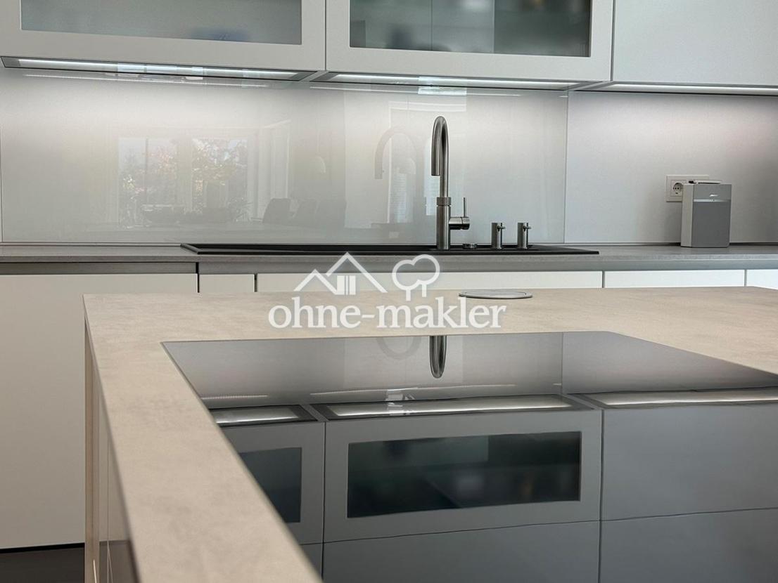 Designküche mit Kochinsel