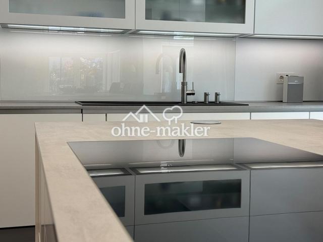 Designküche mit Kochinsel