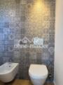 WC-Nische mit Ornamentfliesen