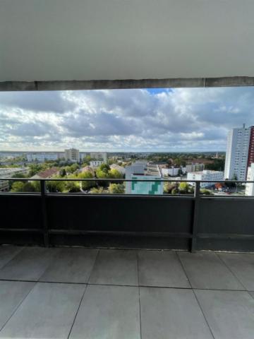Fernblick vor dem Balkon