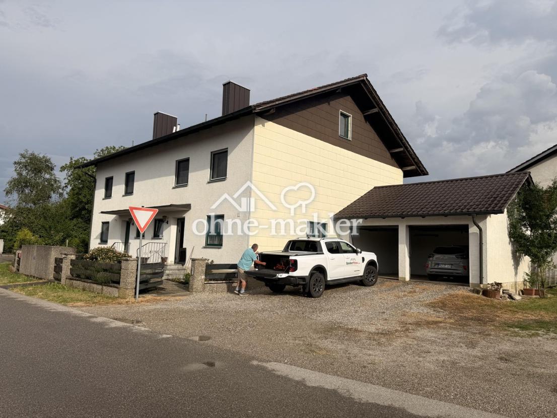 Haus mit Garagen