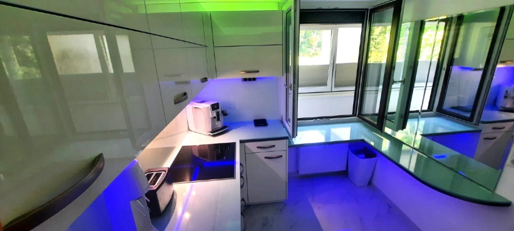10 Küche Bild 2