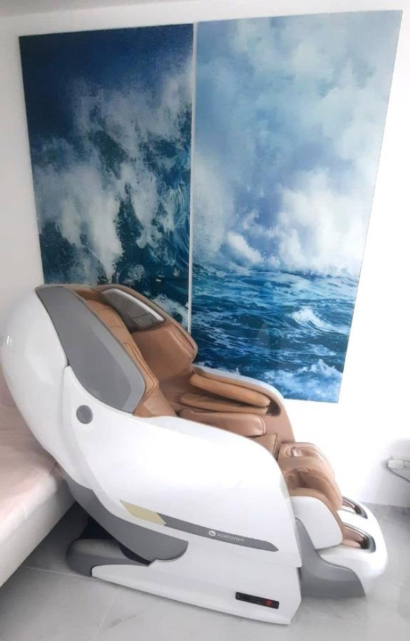 24 Massagesessel (Möbliert)
