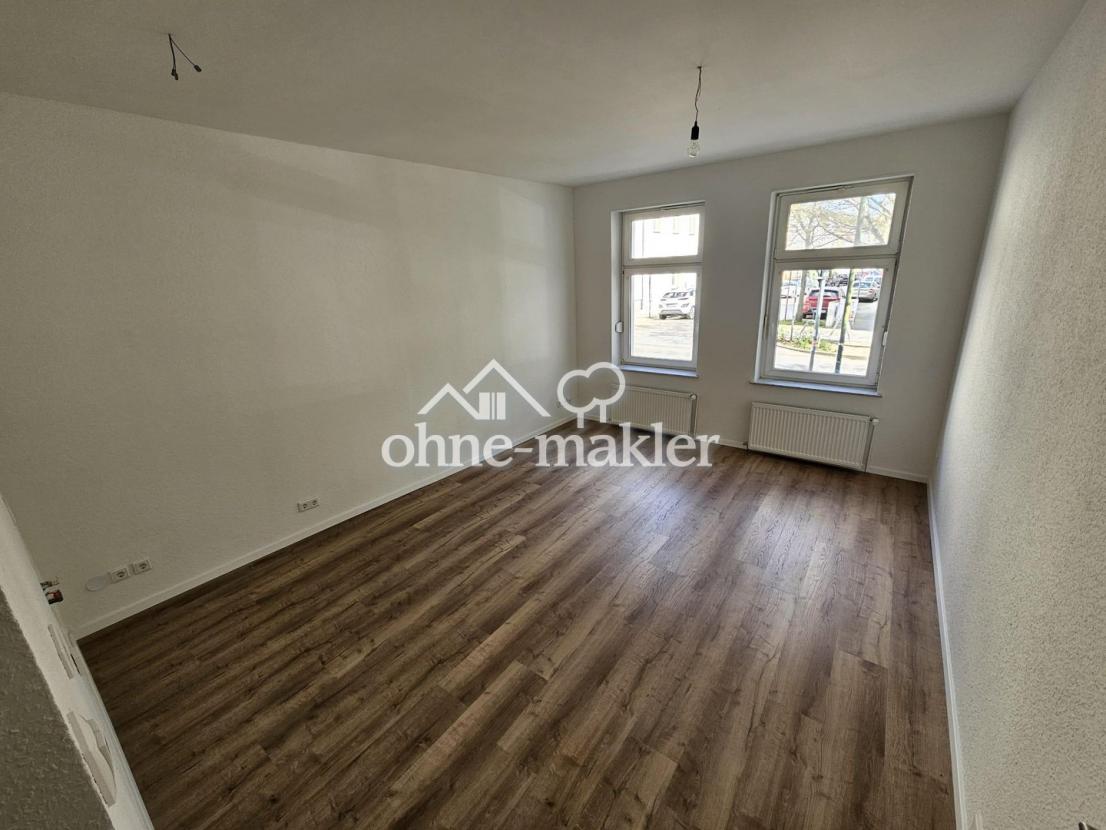 Wohnzimmer mit offener Küche