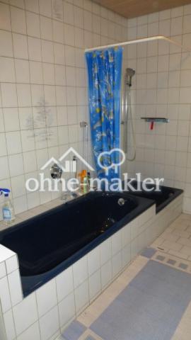 Bad2 OG mit Dusche, Badewanne,