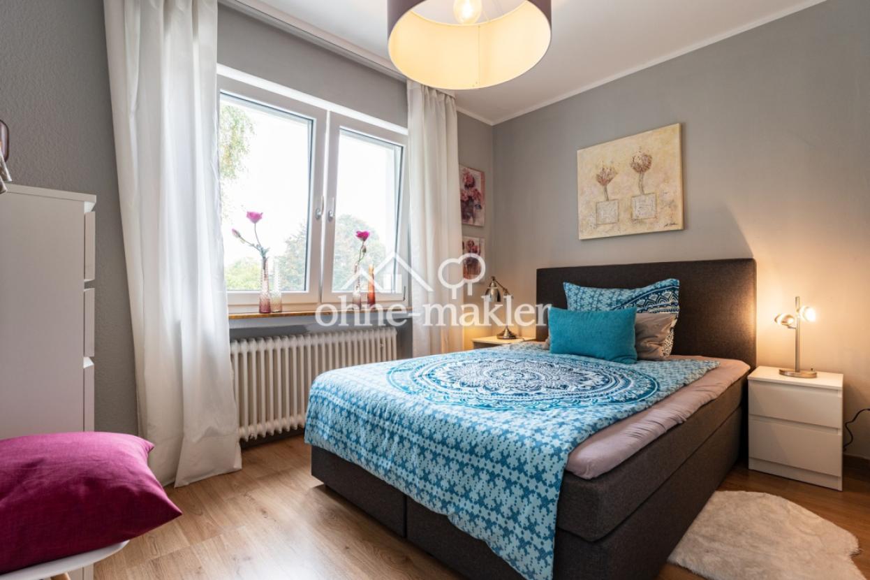 Zimmer zur Straßenseite EG