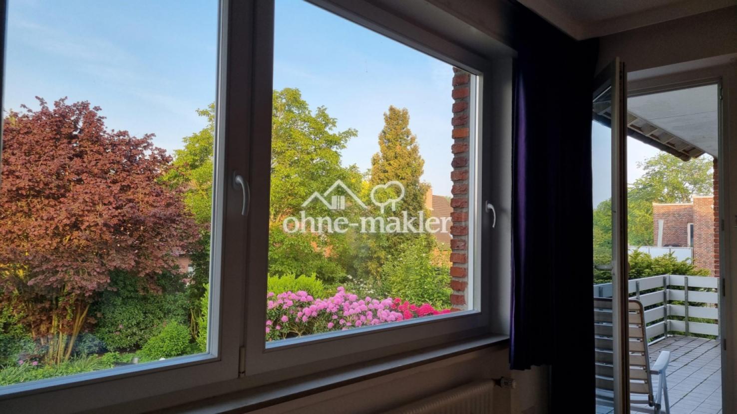 Schlafzimmer 1 zum Balkon