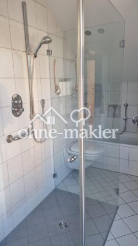 Bad 1 mit Wanne und Dusche