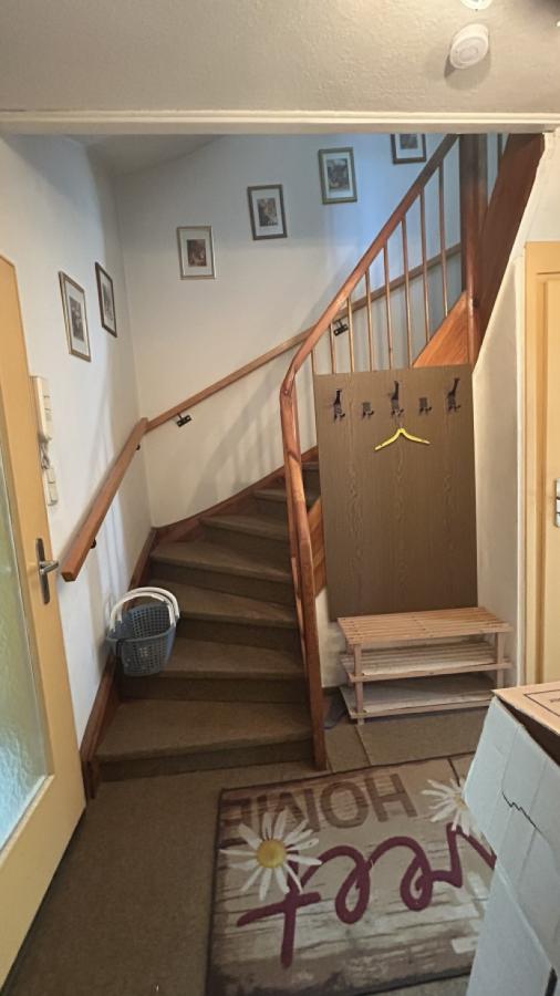Garderobe m. Treppe zum OG