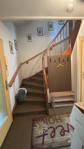 Garderobe m. Treppe zum OG