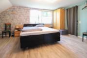 12 Schlafzimmer mit Ankleide