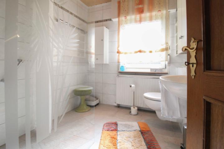 16 EG Bad Wohnung 2