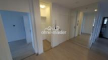 Flur mit Garderobe/Abstellraum