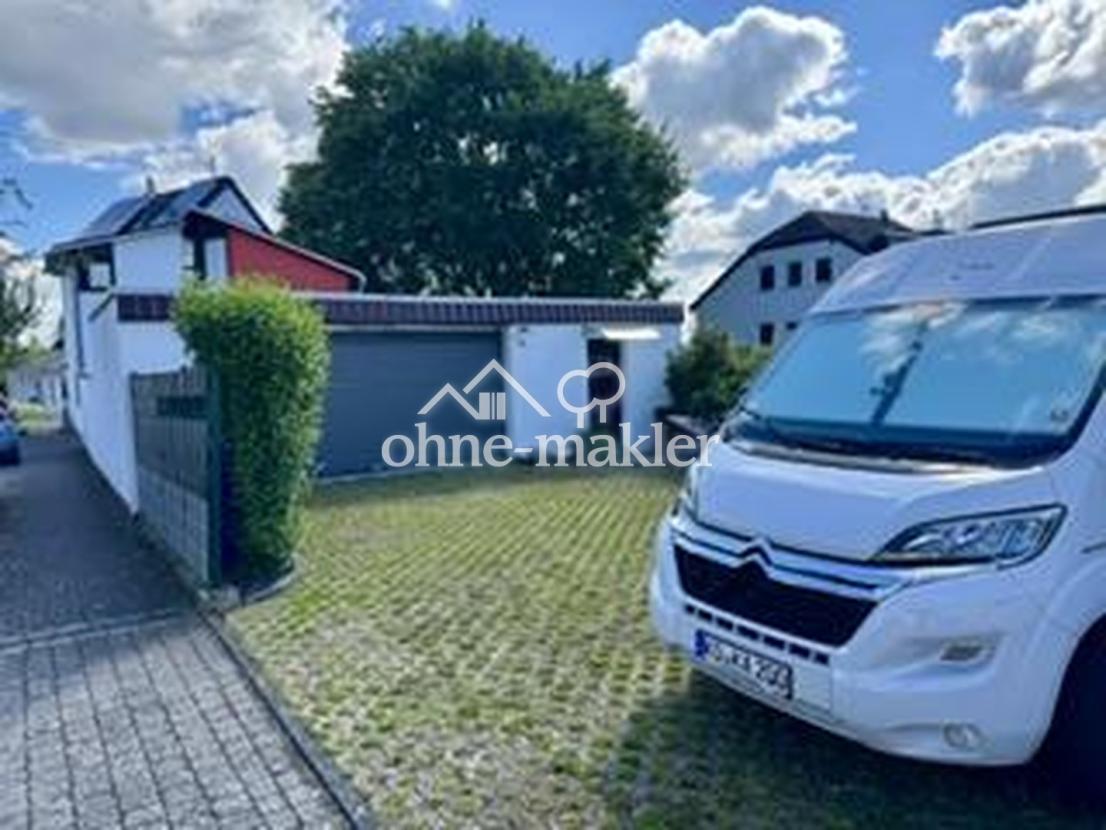 Garagen mit Stellplätzen