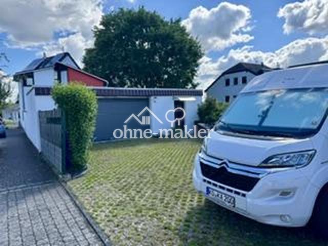 Garagen mit Stellplätzen