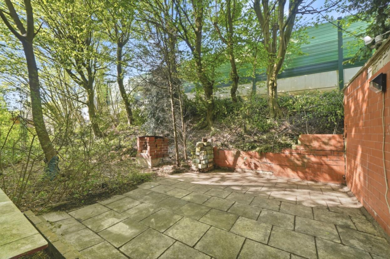 Seitliche Terrasse
