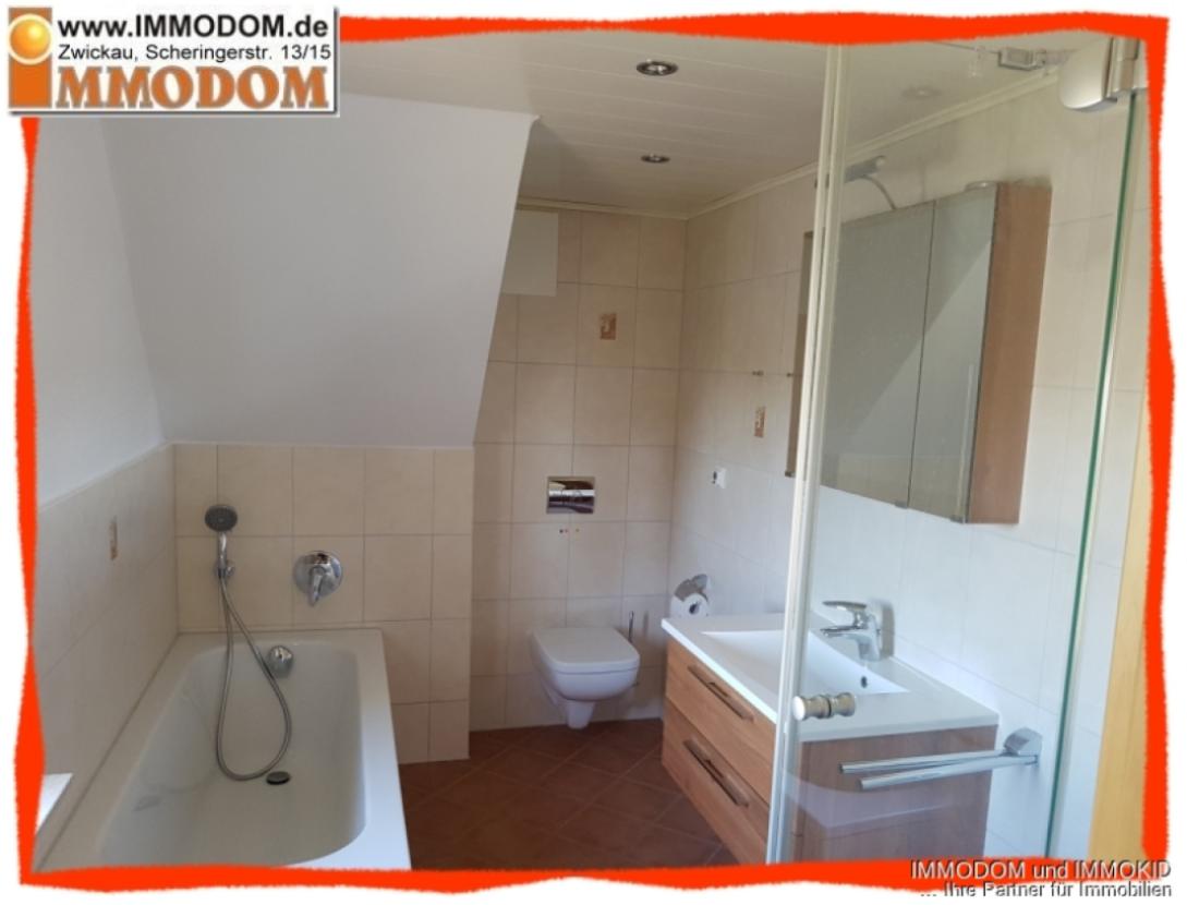 Bad mit Wanne und Dusche