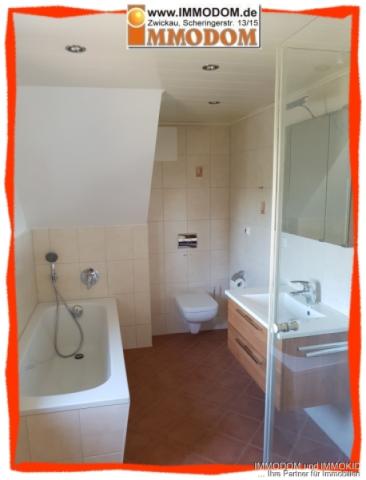 Bad mit Wanne und Dusche