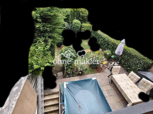 Terrasse hinter dem Haus