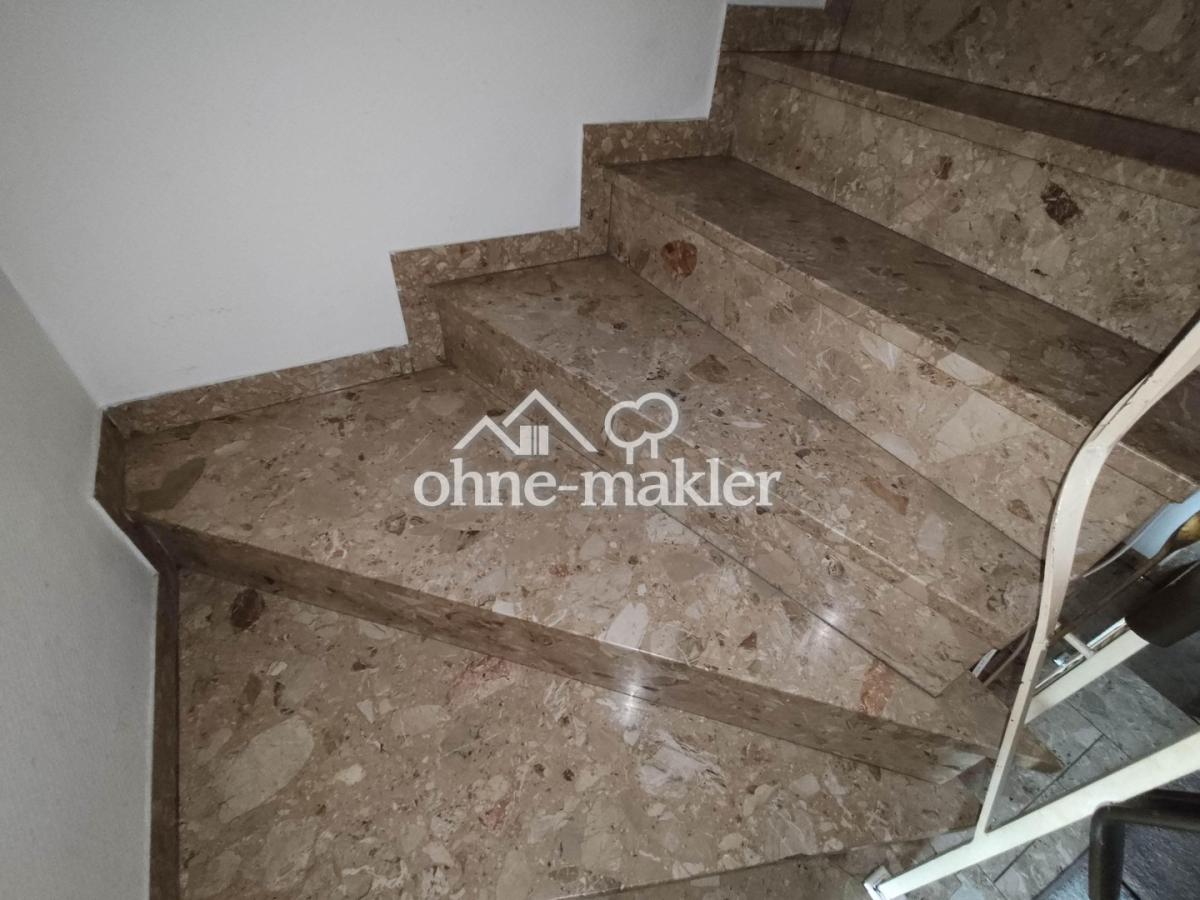 Treppe in Kunstmarmor