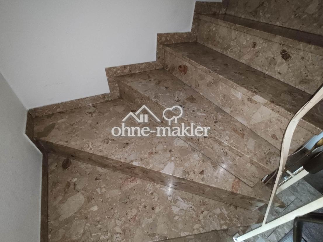 Treppe in Kunstmarmor