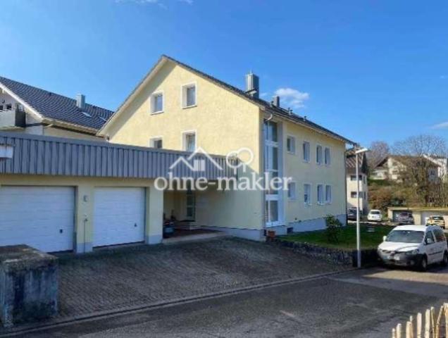 linke Garage und Stellplatz