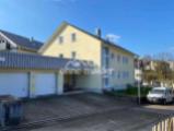 linke Garage und Stellplatz