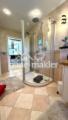 Grosse bodentiefe Dusche 