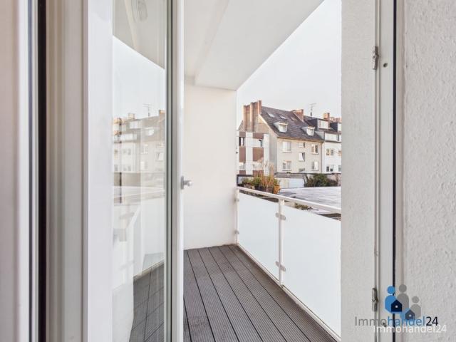 Balkon mit zwei Zugängen