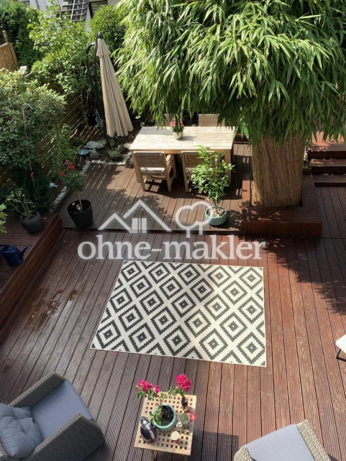 Terrasse hinterm Haus