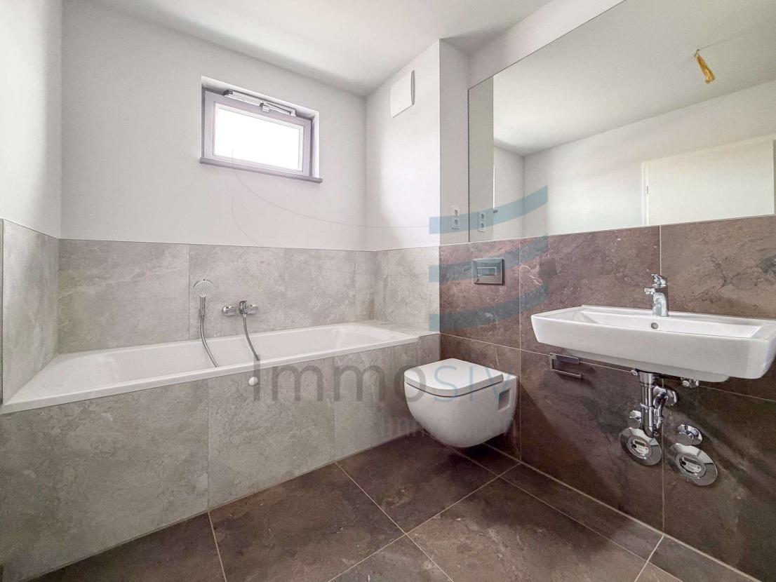 Modernes Badezimmer.jpg