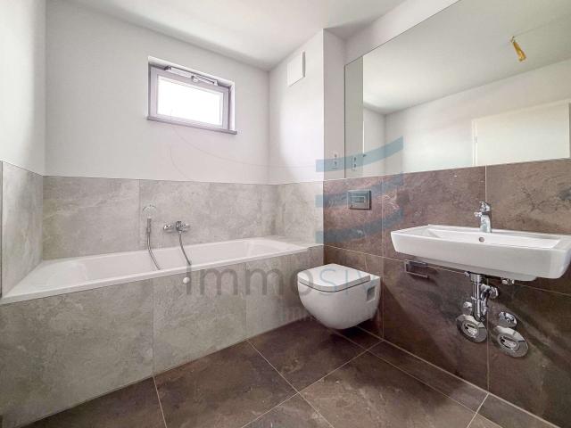 Modernes Badezimmer.jpg