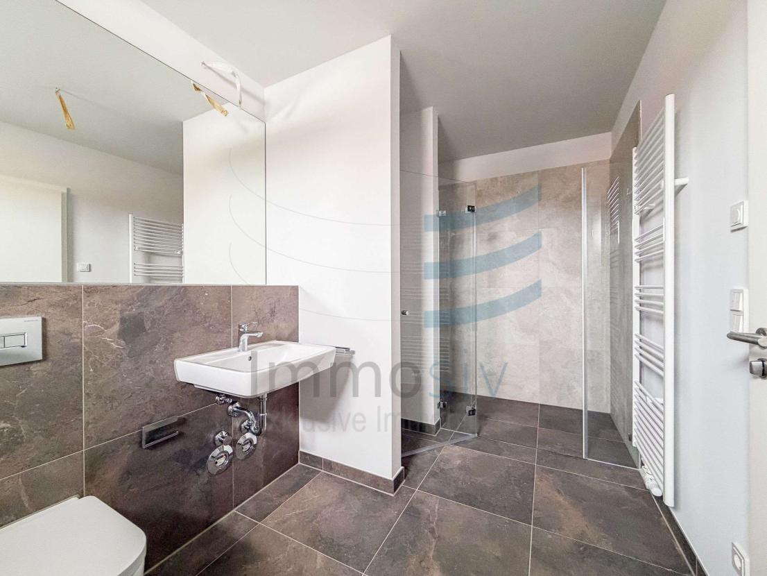 Modernes Badezimmer.jpg