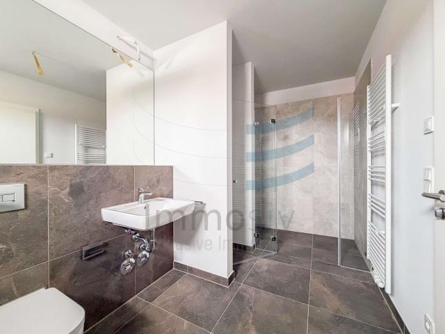 Modernes Badezimmer.jpg