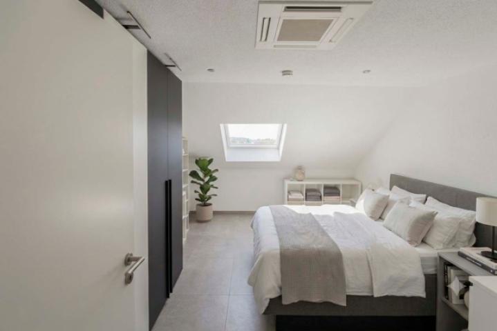 KI generiertes Foto (Schlafzimmer)