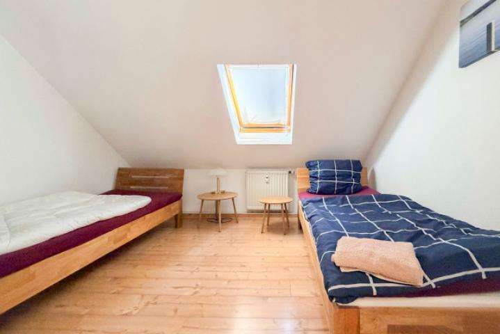Schlafzimmer WE DG links