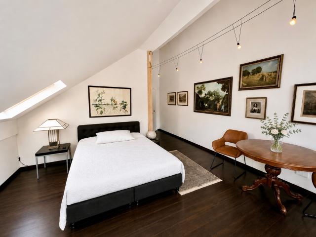 Schlafzimmer m. Ankleide 1.OG